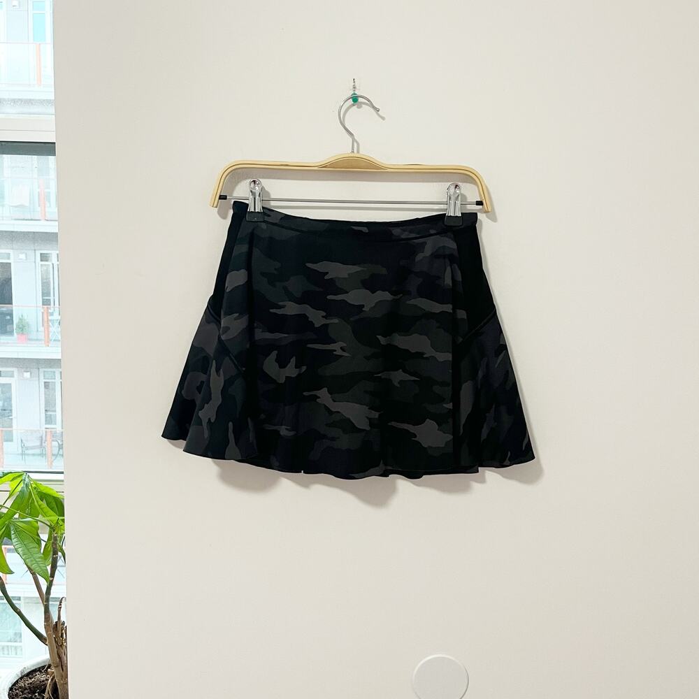 Athleta Black & Gray Camo Print Match Point Skirt Size XXS